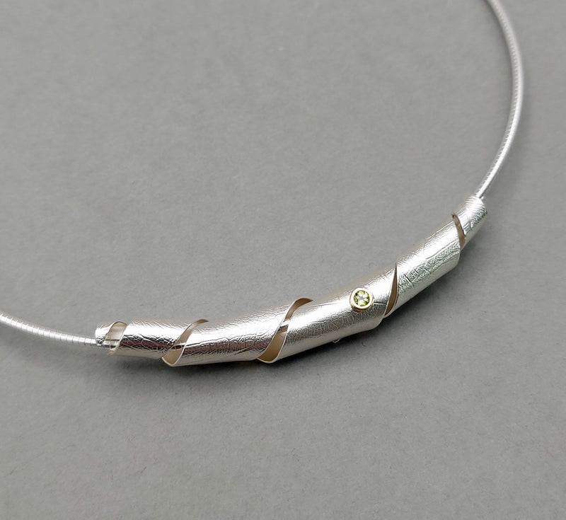 Curled Leaf Neck Wire